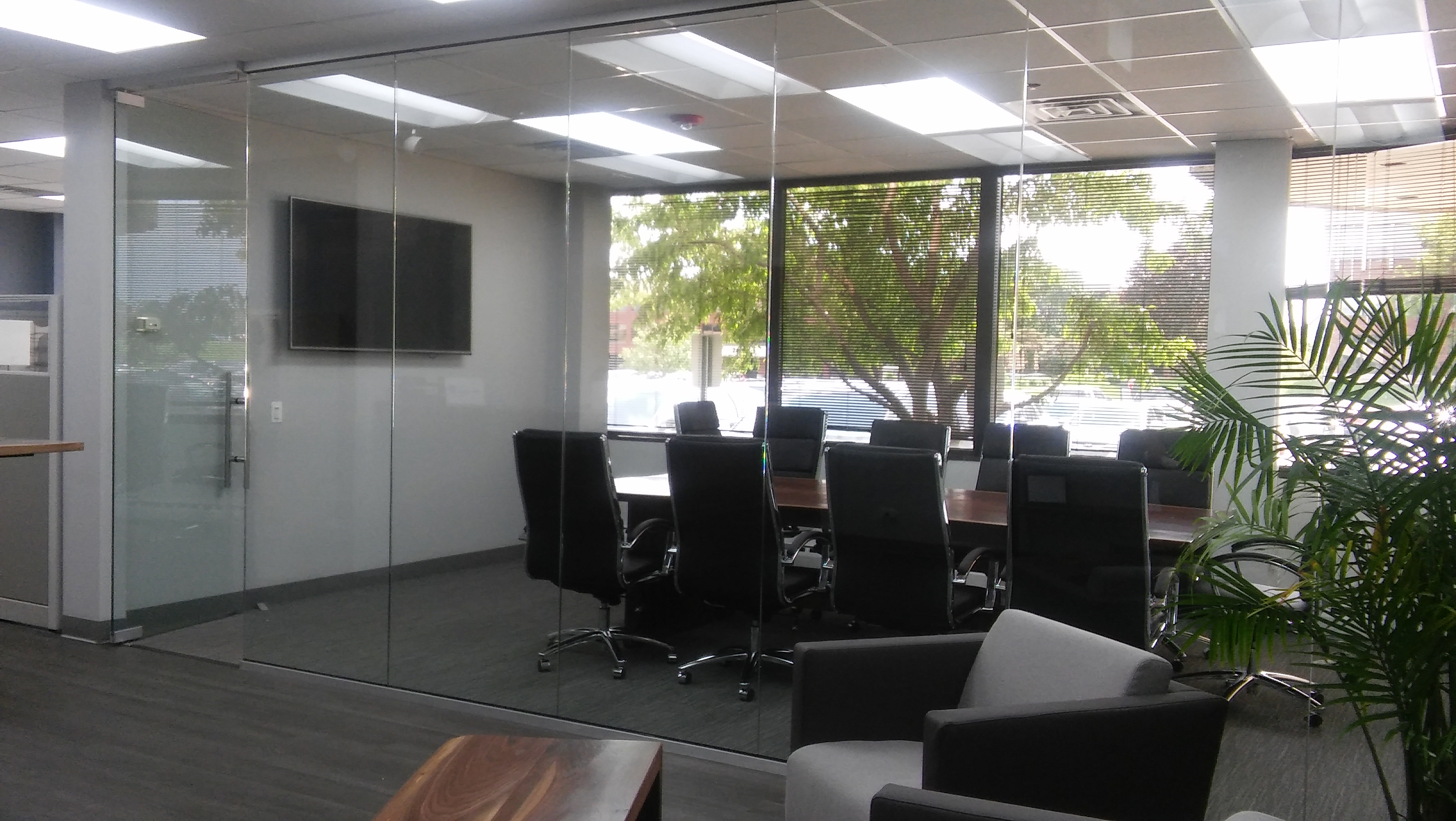 Webb walls Commercial Interior Glass. and Demountable walls . Tempered Glass. Skyler Glass - Conference Room